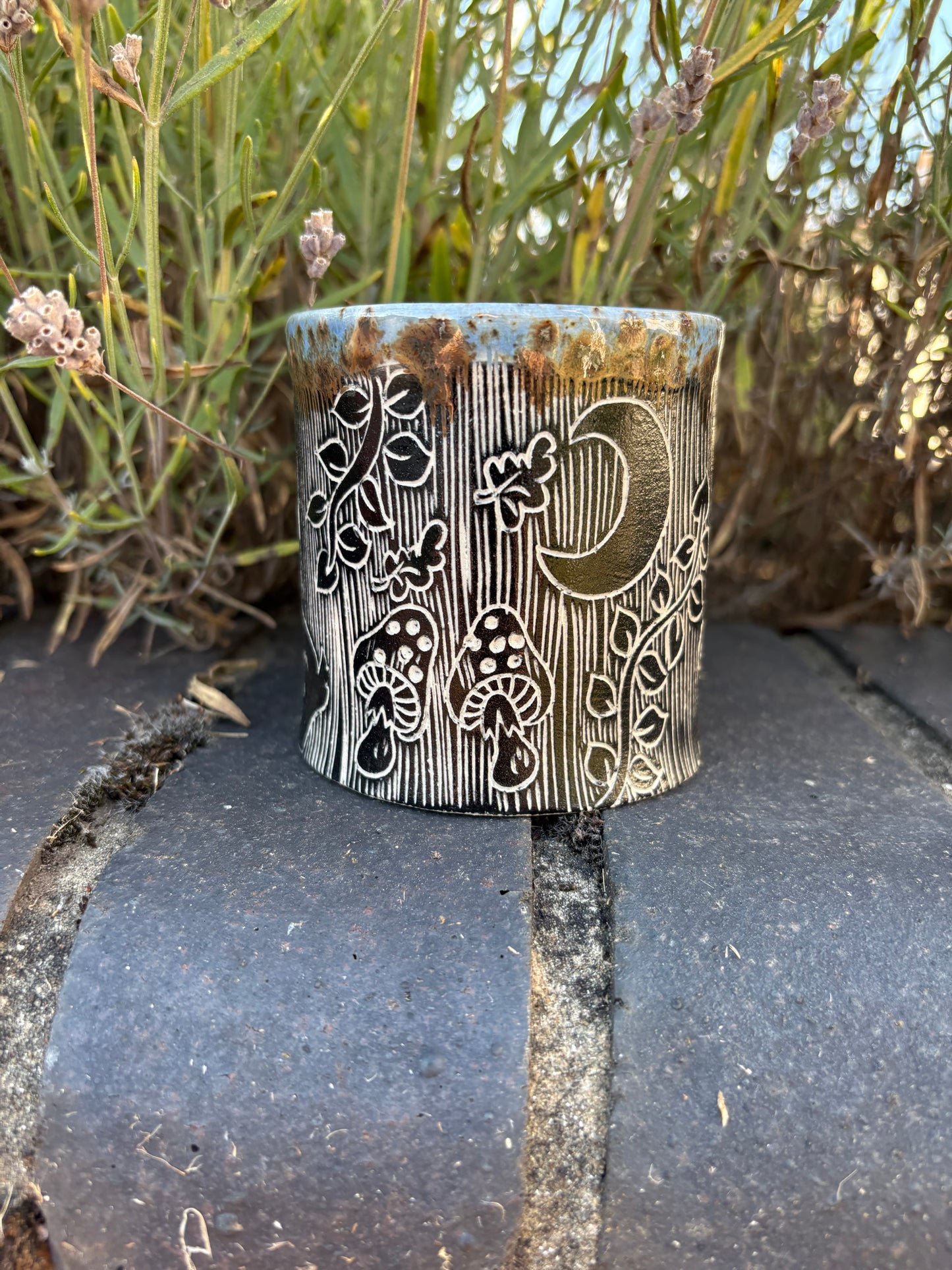 Hare Mug Medium